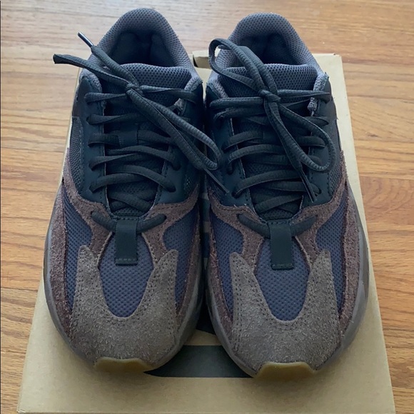 🚫SOLD🚫Yeezy Boost 700 Mauve - Picture 1 of 9